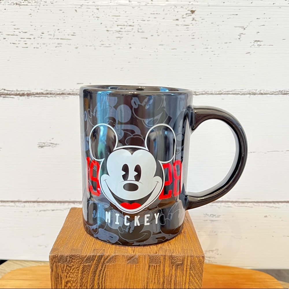 Vintage Collectible Jerry Leigh Disney Mickey Mouse Mug with Raised Design